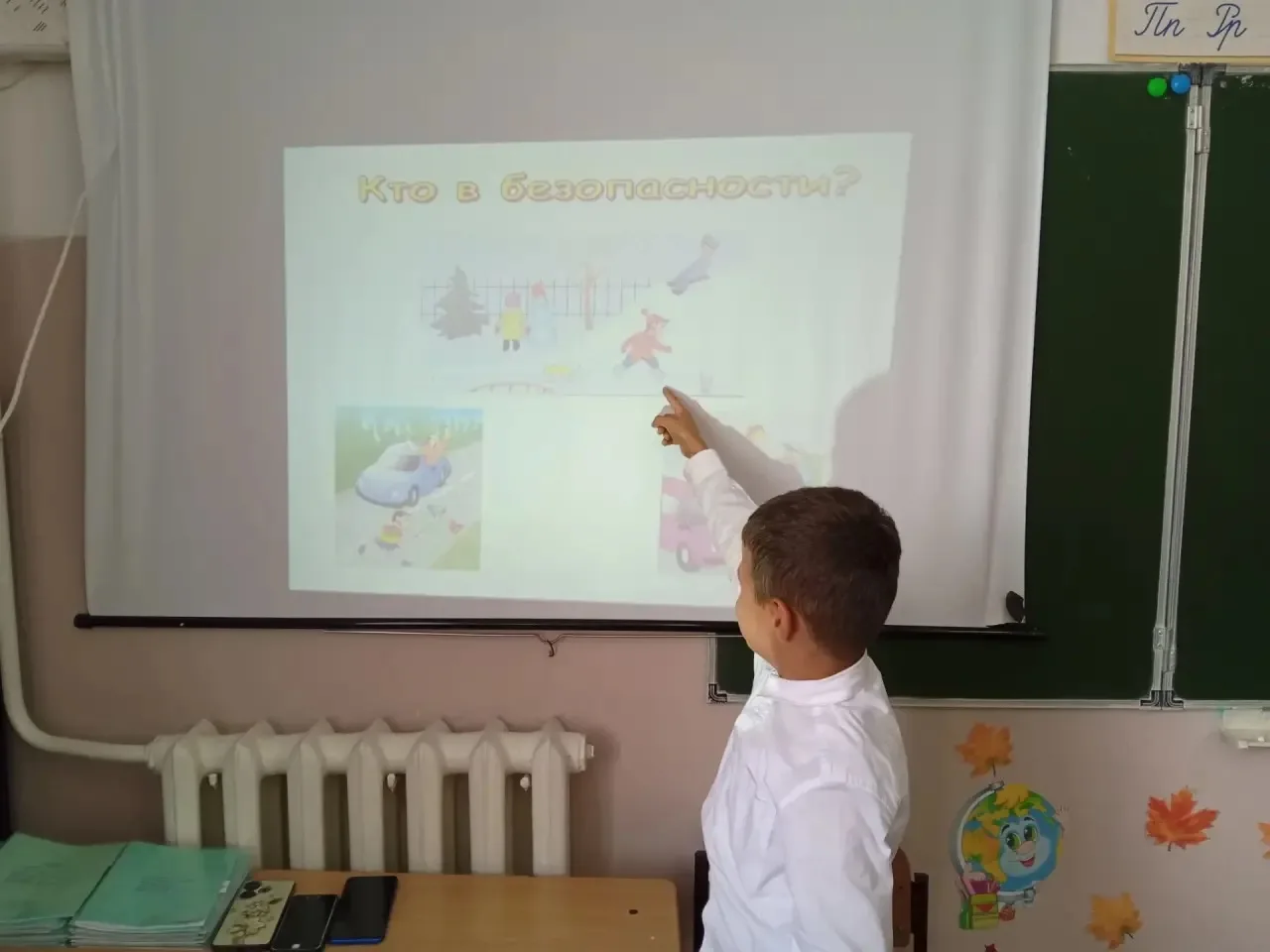 4 класс отправился в увлекательное «Путешествие в страну дорожного движения»! Ребята по...
