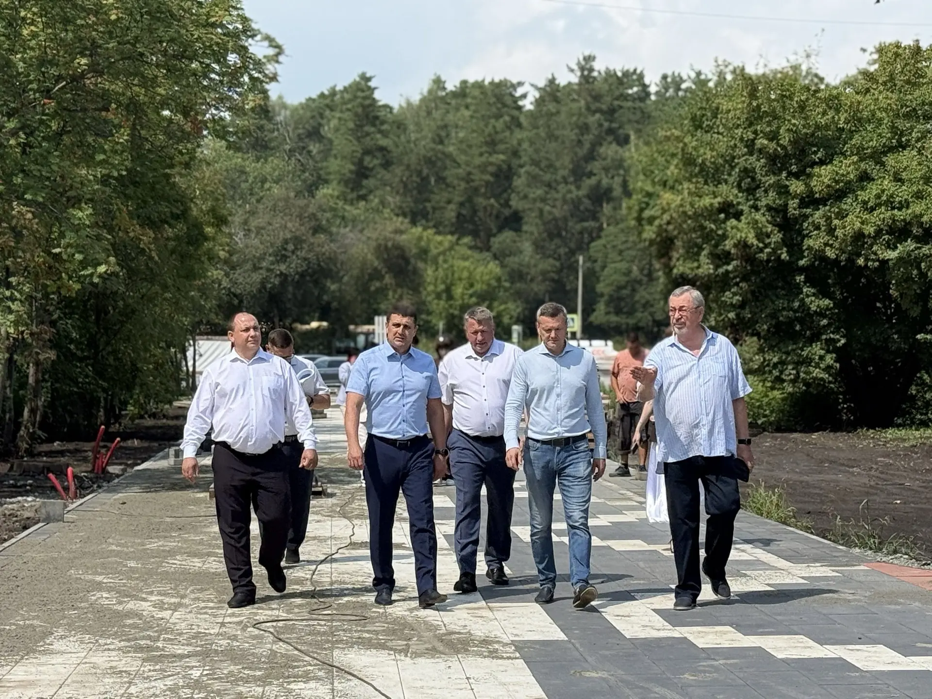 🌳 Аллея имени А.И. Чепурко - новое общественное пространство для жителей Барнаула

Вместе с депутат