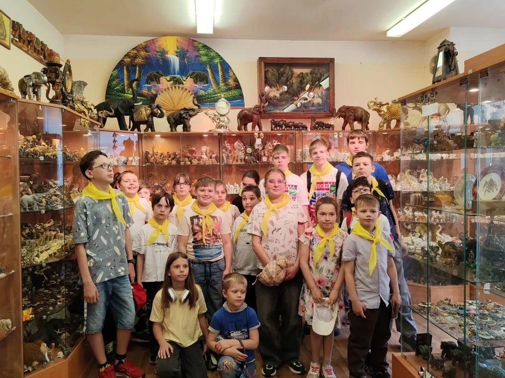 🕊️✨ «Солнышко» в гостях у Пантелеимоновского прихода: авиация, наука и... слоники!

Очередной день 