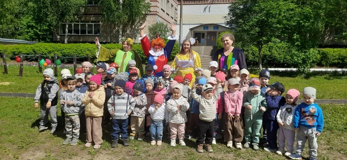 День защиты детей самый веселый праздник лета. Ежегодно он проходит в нашем детском сад...