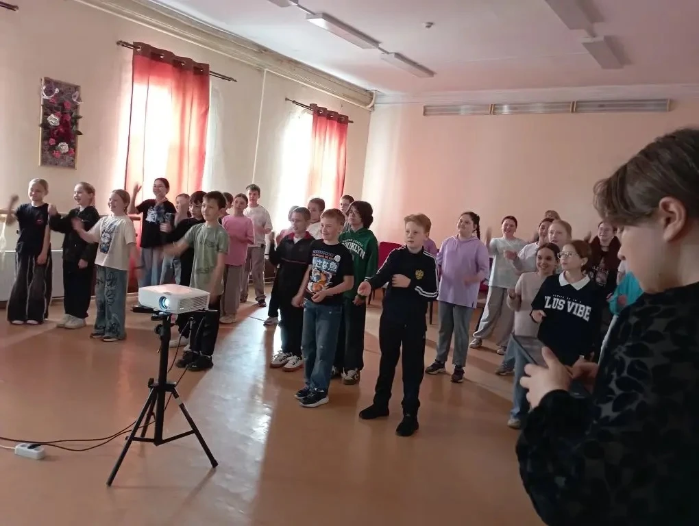 💃Творчество, технологии, танцы!

Подошедшие к завершению еще один день в школьном лагере. Он вновь 