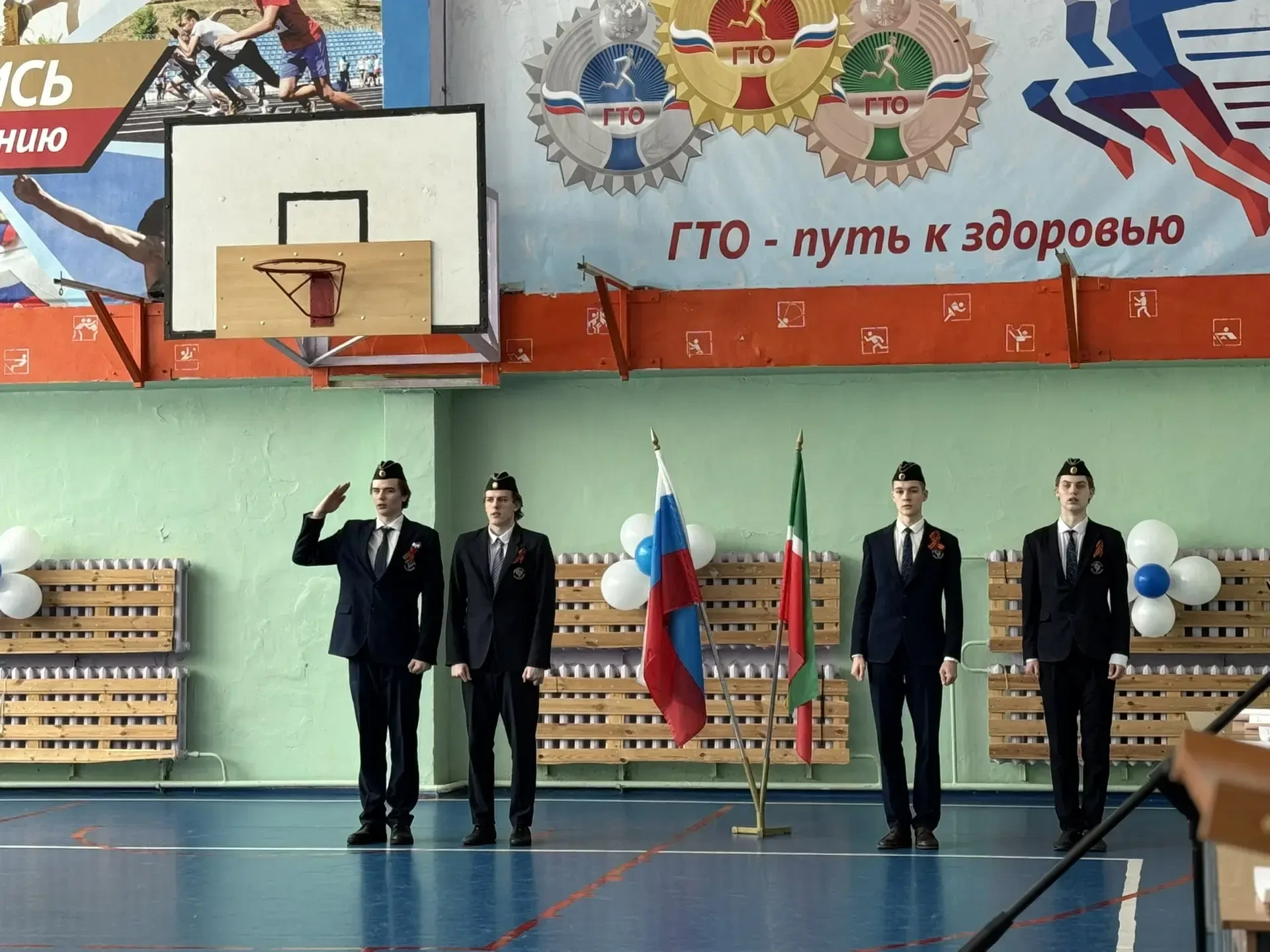 Равнение на героев! 🎖️  20 февраля в нашей школе было особенно шумно и волнительно! Прошел парад «См