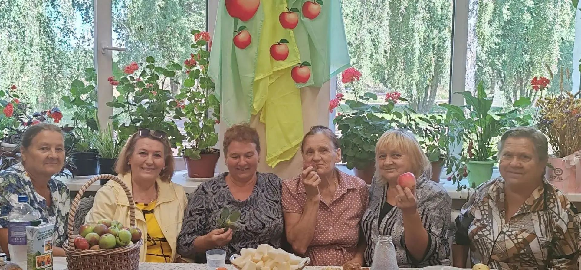Август щедро одаривает нас своим теплом и богатым урожаем. Среди августовских празднико...