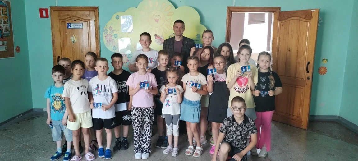 🌟 Яркий день в лагере «Солнышко»: встреча с депутатом Барнаульской городской думы! 🇷🇺✨

10 июня в