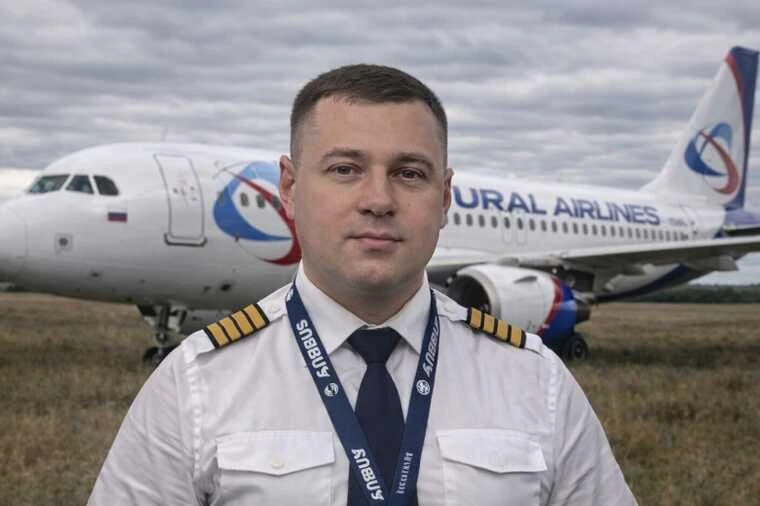 Пилот, посадивший самолёт в поле под Новосибирском, вынужден работать курьером, чтобы с...