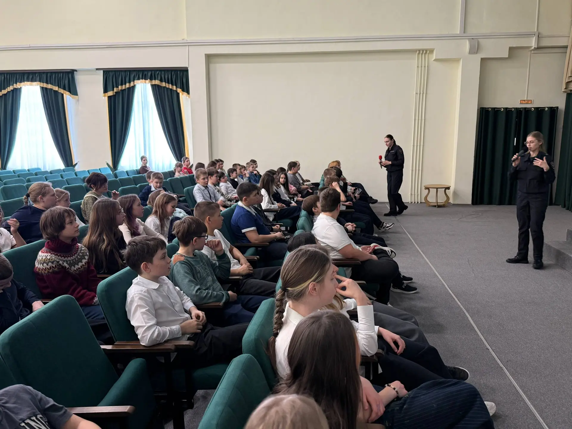 🫡 Диалог о безопасности в реальном и цифровом мире  24 февраля в нашей школе курсанты Рязанского фил