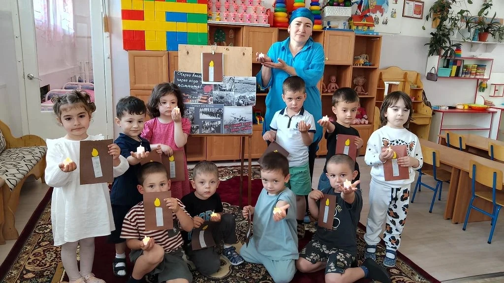 🕯Сегодня наши воспитанники из младшей группы N6 "Звёздочки" приняли участие в акции: «Свеча памяти»