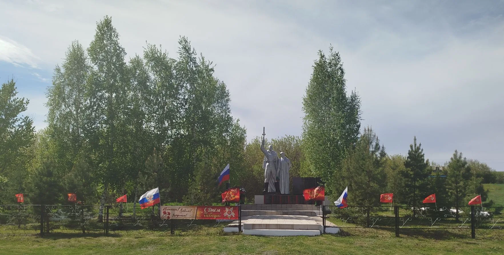 Сегодня обучающиеся 8 кл и 11 кл приняли участие в подготовке к празднованию Дня Победы.