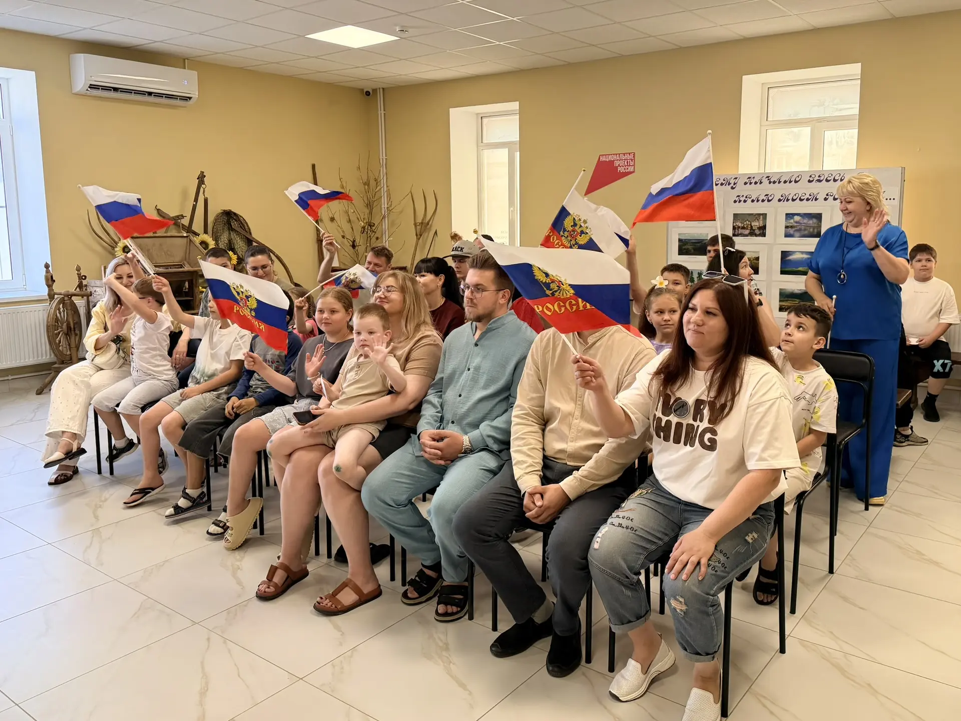 В День России в районном музее проходит увлекательный мастер-класс по робототехнике и виртуальной ре