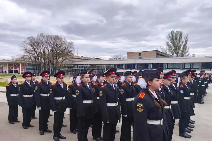 🇷🇺 Наши кадеты — на городском смотре строя и песни    24 апреля на площади Дворца пионеров на Воробь