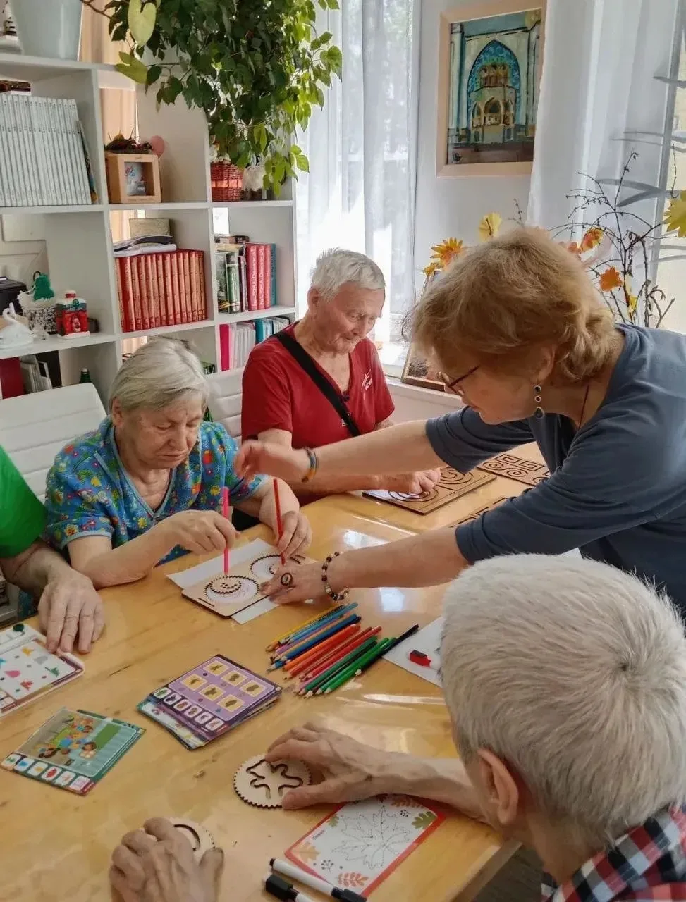 ГАРМОНИЯ ИНТЕЛЛЕКТА

В стационарном отделении социального центра "Пушкинский" психолог- Георгиева Та