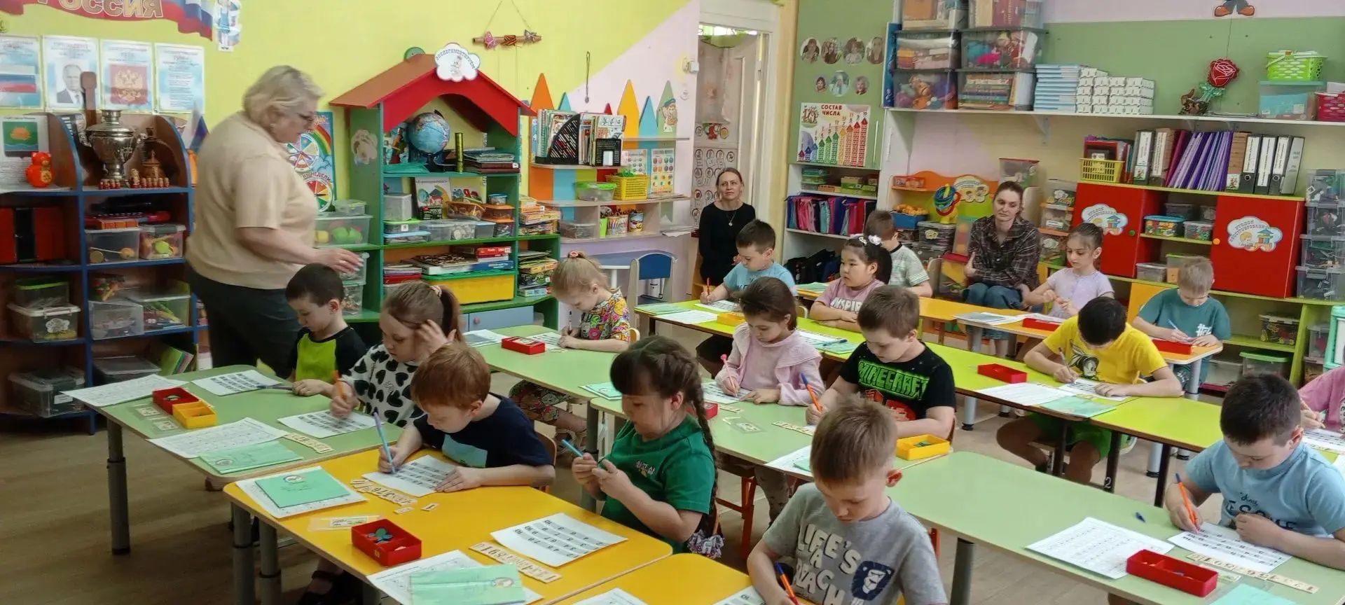 В рамках дня открытых дверей в подготовительной группе "Светлячок" прошло занятие по фо...