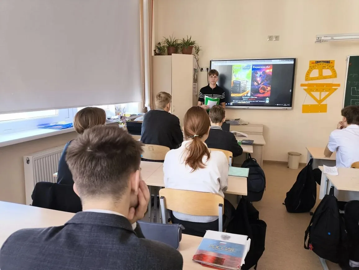 В 8-г классе проведена беседа по теме "Профилактика вербовки"  В современном мире подростки часто ст