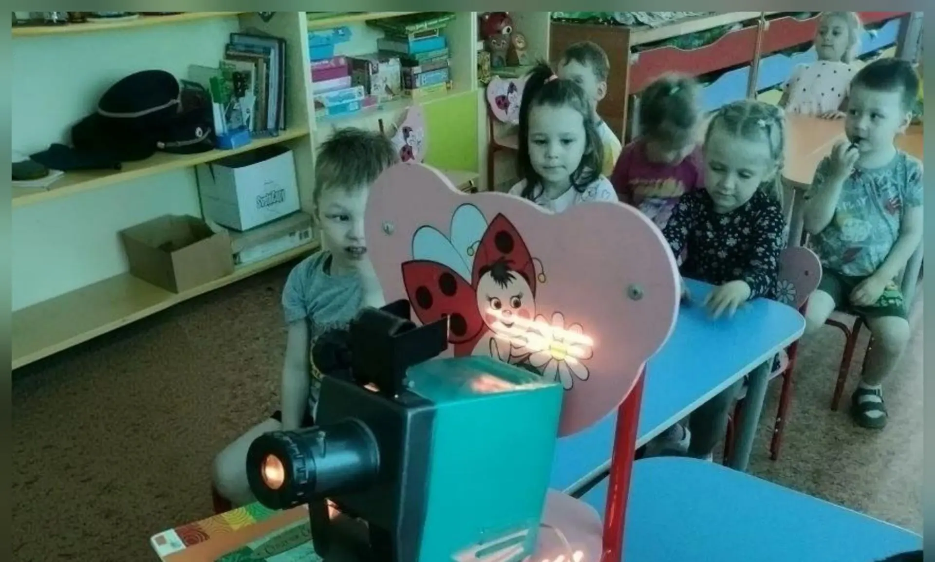 Сегодня мы с ребятами из старшей группы совершили настоящее путешествие в прошлое! ⏳

В эпоху планше