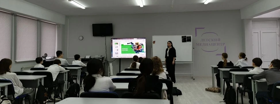 НАЧАЛО НОВОЙ УЧЕБНОЙ НЕДЕЛИ🇷🇺  🇷🇺16 марта 2026 года в МБОУ "Лицей №24" г. Волгодонска прошла традици
