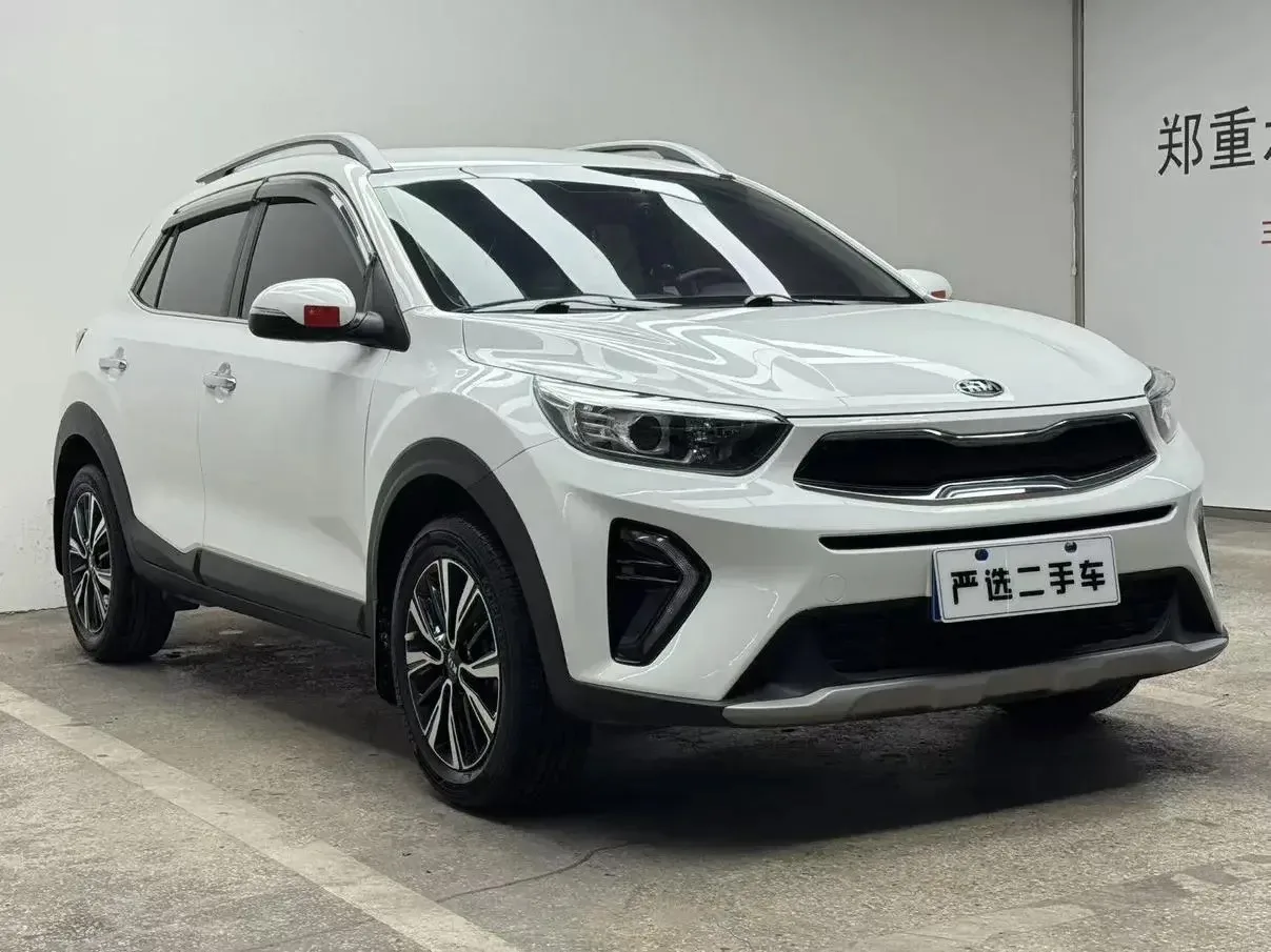 Компактный кроссовер из Китая — что выбрать?🚗

Если нужен надежный городской кроссовер с классическ