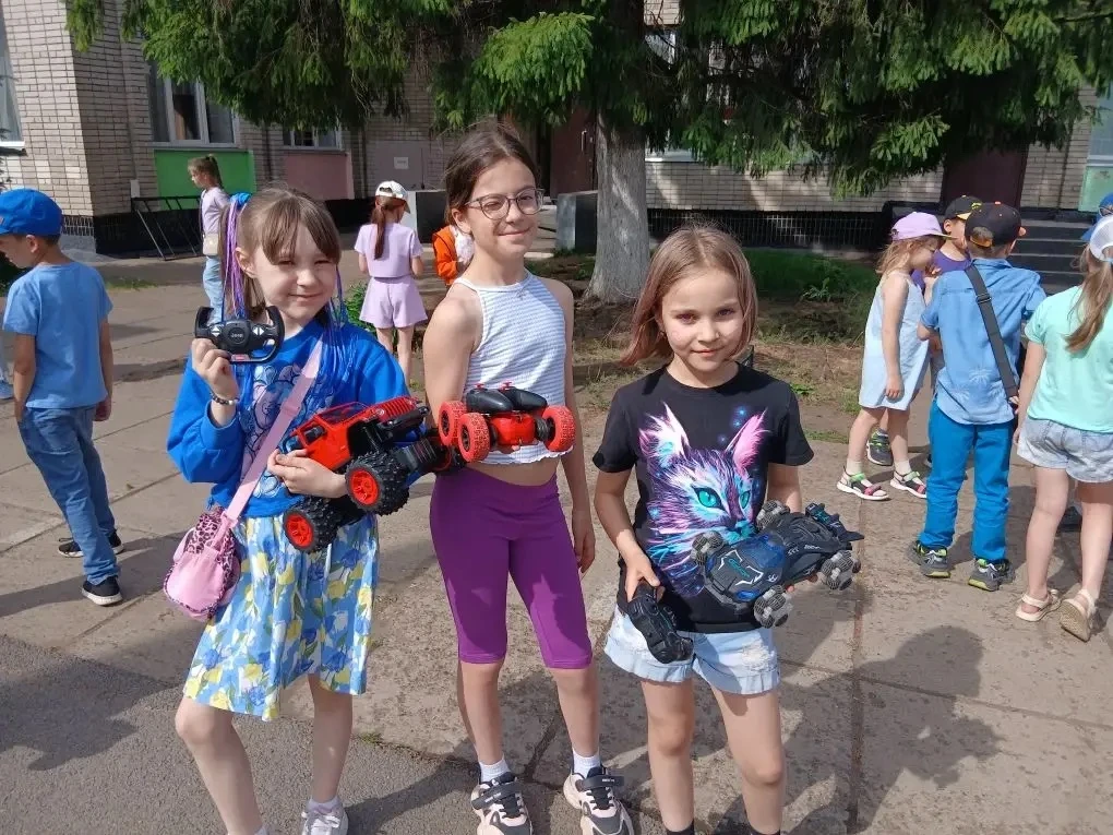 В нашем лагере стартовало «Ралли-Дакар»! 🏁

В пришкольном лагере прошло захватывающее состязание, о
