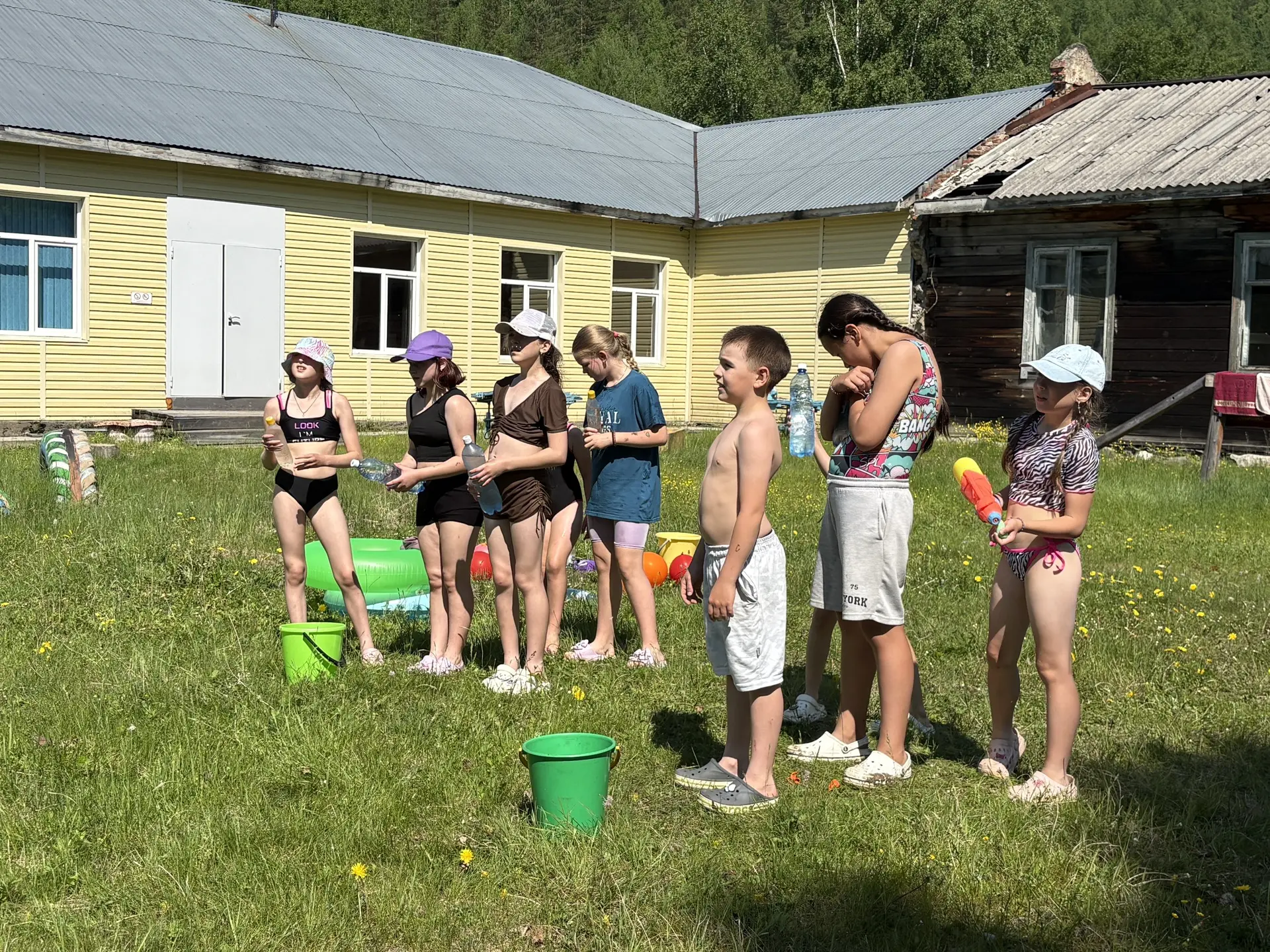 День Воды в нашем лагере: от правил безопасности до весёлых эстафет! 🌊
Сегодняшний день в лагере бы