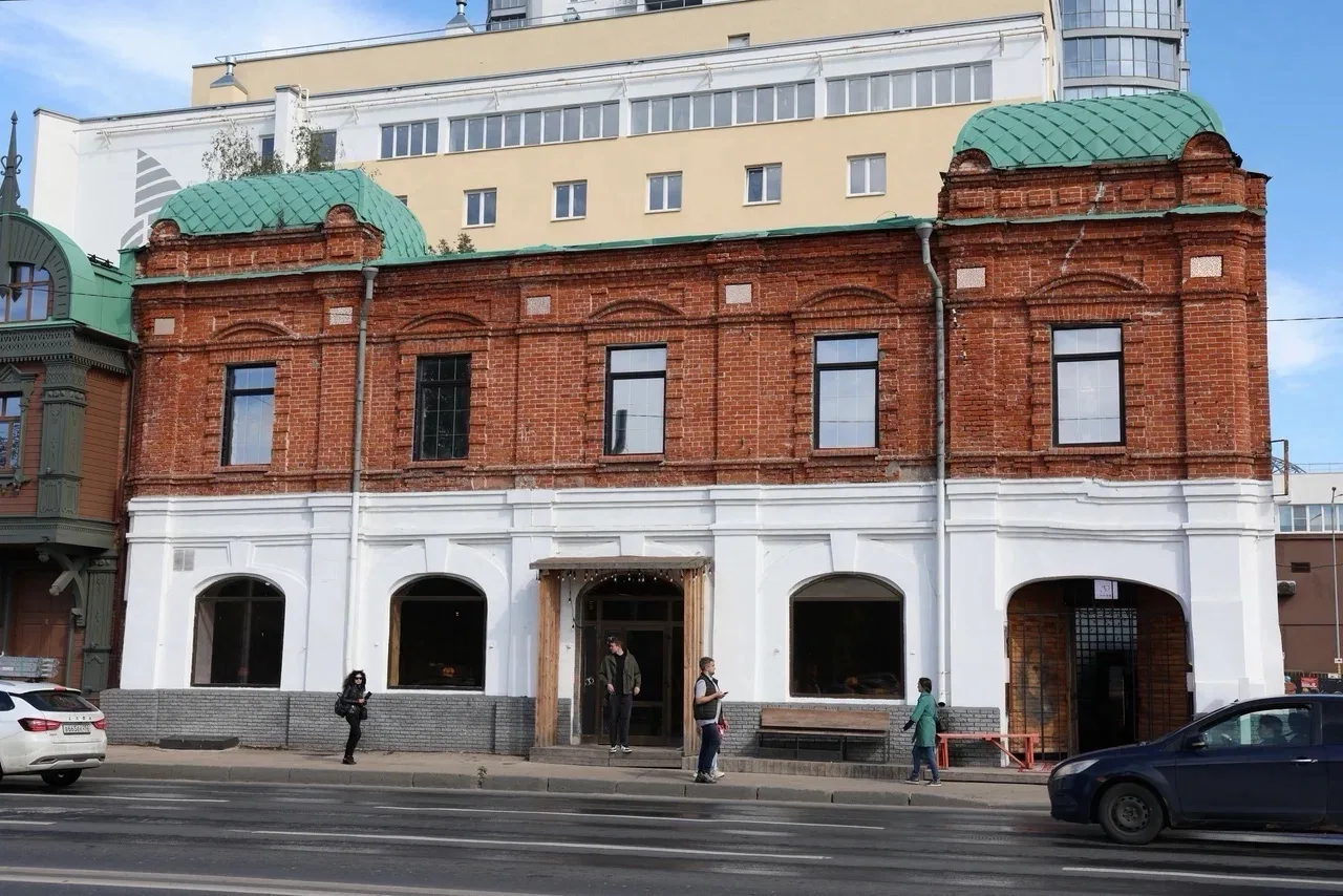 Посетил также Дом Башкирова. В его стенах появились креативные пространства. Здесь пров...