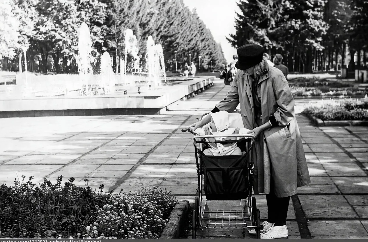 1990 год, возле площади ДК Орджоникидзе⏳
