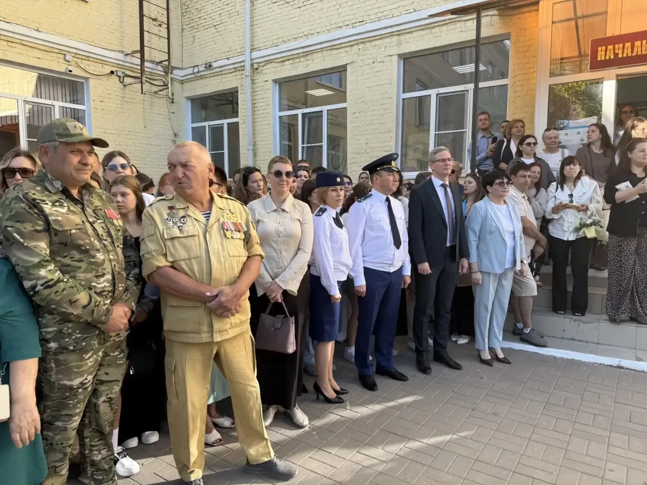 Сегодня состоялся самый долгожданный праздник — День знаний. Школьный двор вновь наполн...