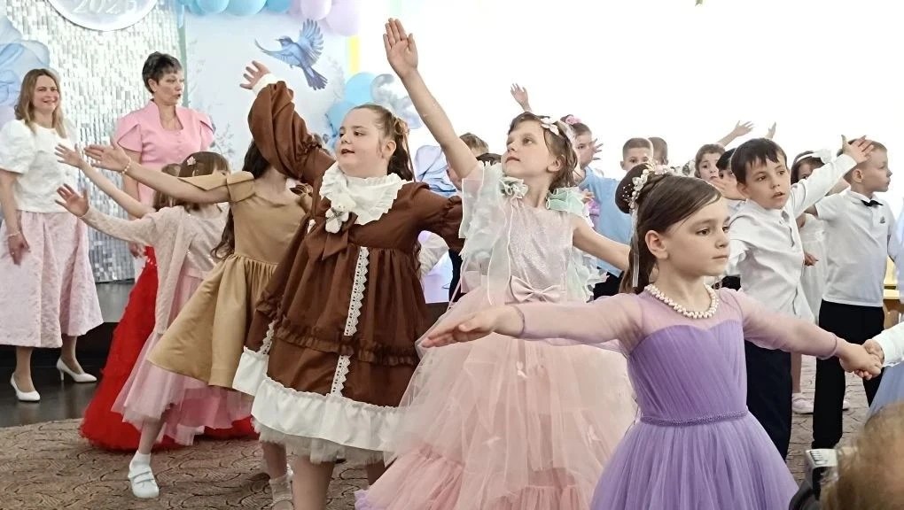 🎉🎓 Слёзы радости и море талантов: выпускной в дошкольном отделении № 2  Друзья, продолжаем рассказыв