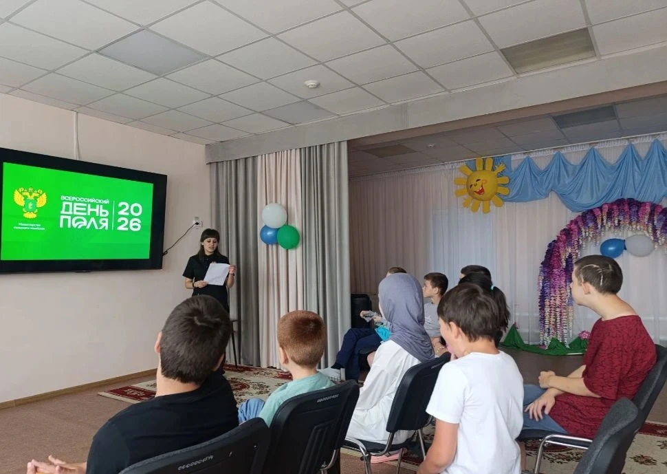✨ 19 июня в группе «Радуга» прошла беседа, посвящённая Всемирному дню поля! 🌈🌾 Воспитатель Низамов