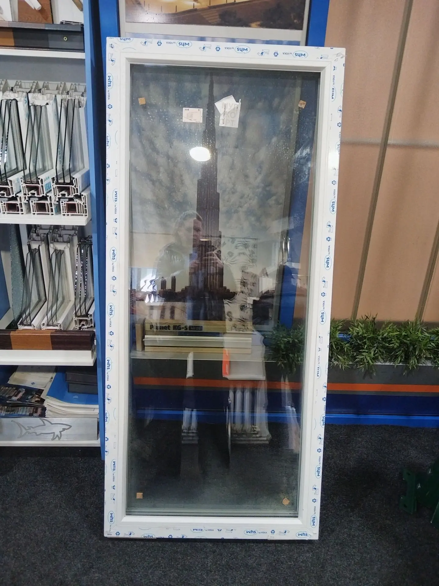 Продам окно новое пятикамерка с энергосберегающим стеклом, без открывания, ширина 685 м...