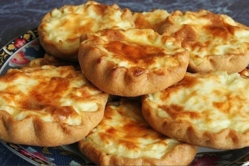 Картофельные шанежки (калитки)  Для теста:  1 пачка маргарина ("Хозяюшка" 200 гр.) По желанию можно 