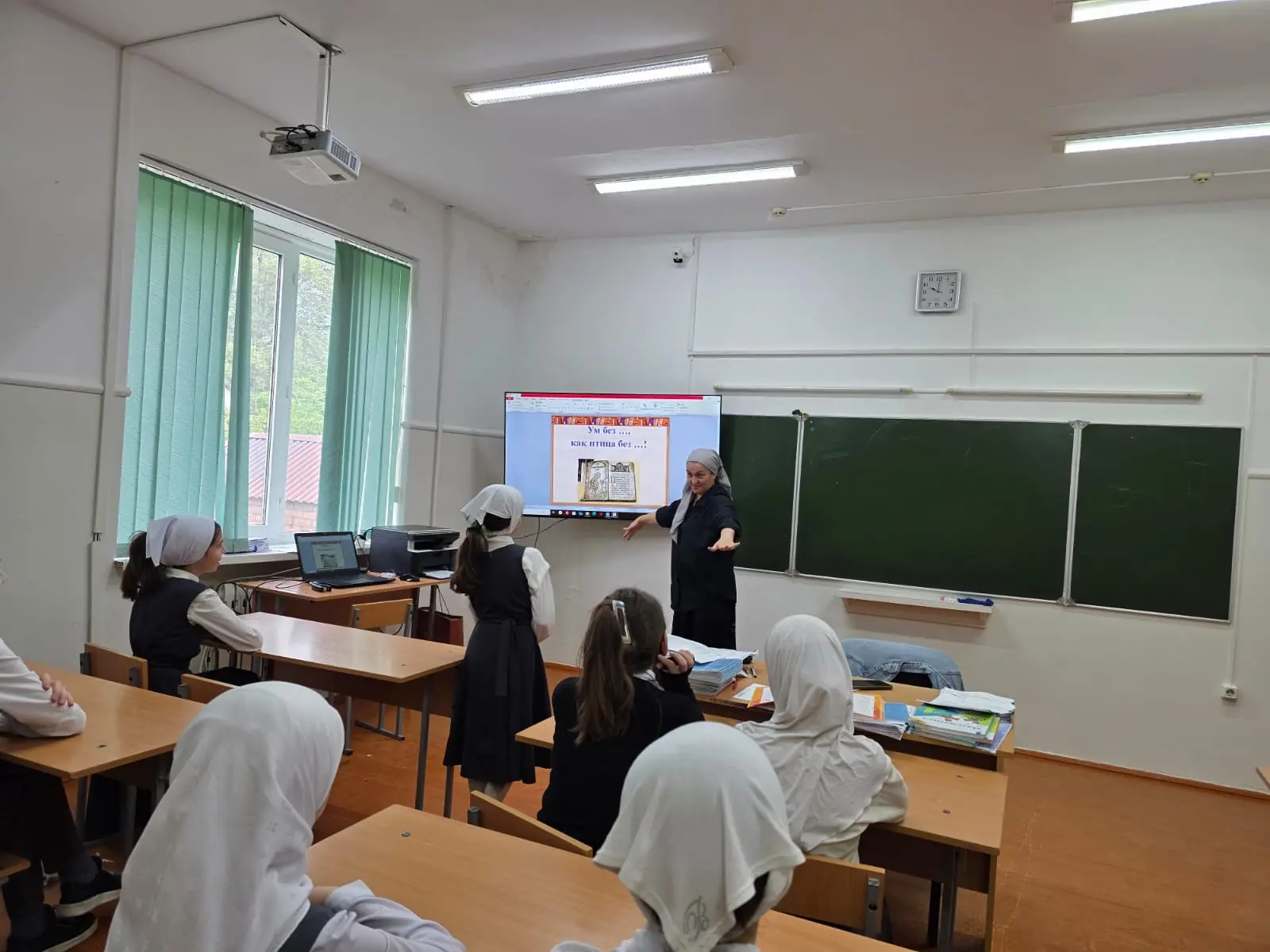 В школьной библиотеке МБОУ "СОШ с. Шатой" прошел библиотечный урок «Правила обращения с...