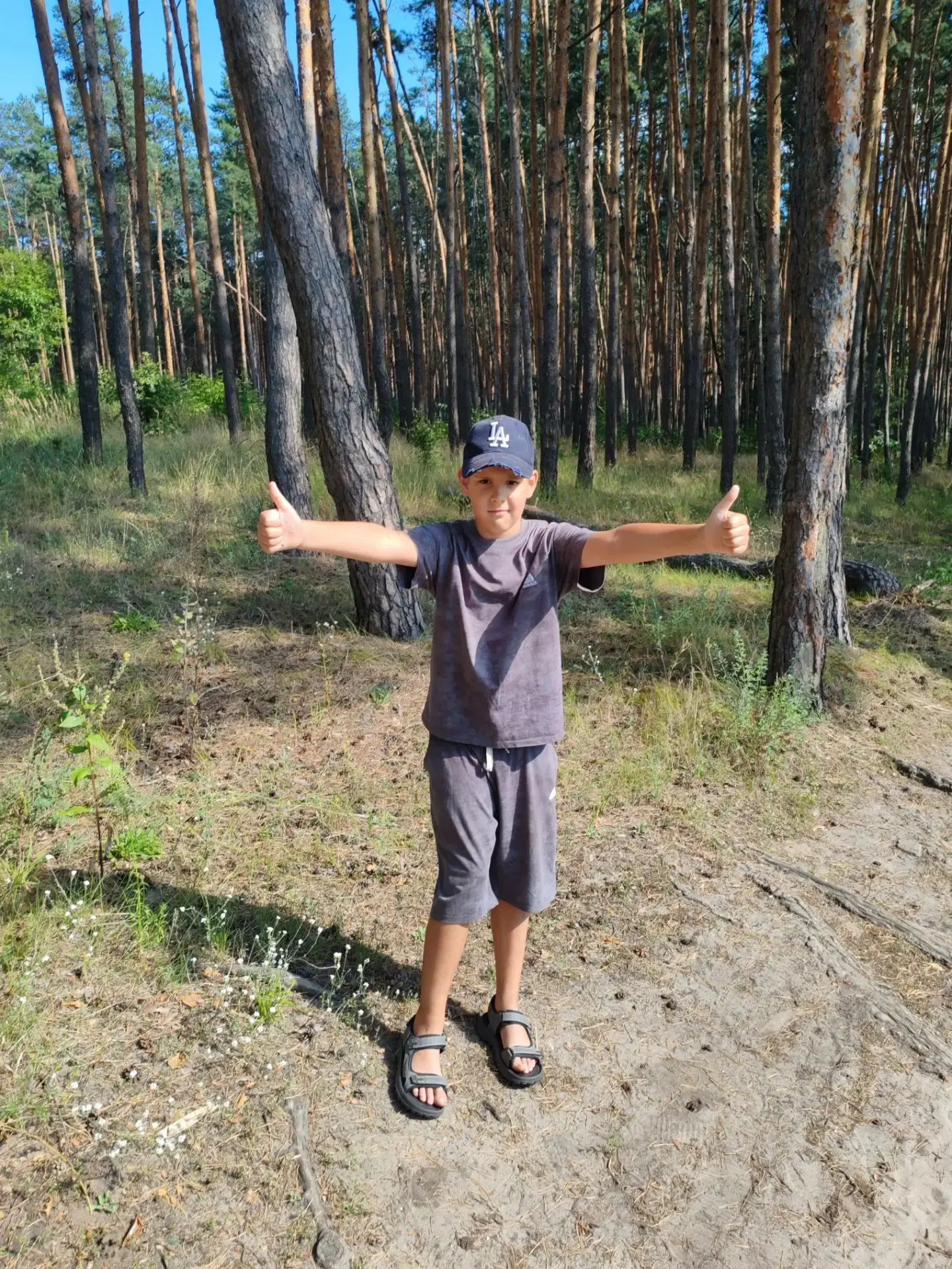 Морозов Иван из 3 «А» класса передаёт горячий привет родной школе! 👋