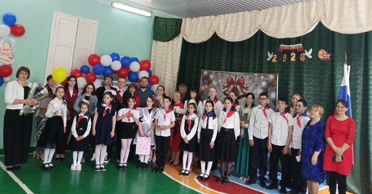 🎓 Сегодня, 26 мая 2026 года, в нашей школе прошла торжественная линейка, посвящённая П...