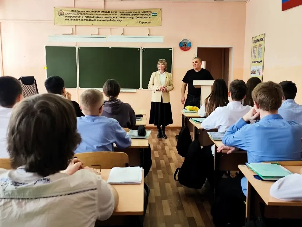 25 марта отмечается Единый день дня безопасности. Заместитель директора Суслова О.И. провела со стар