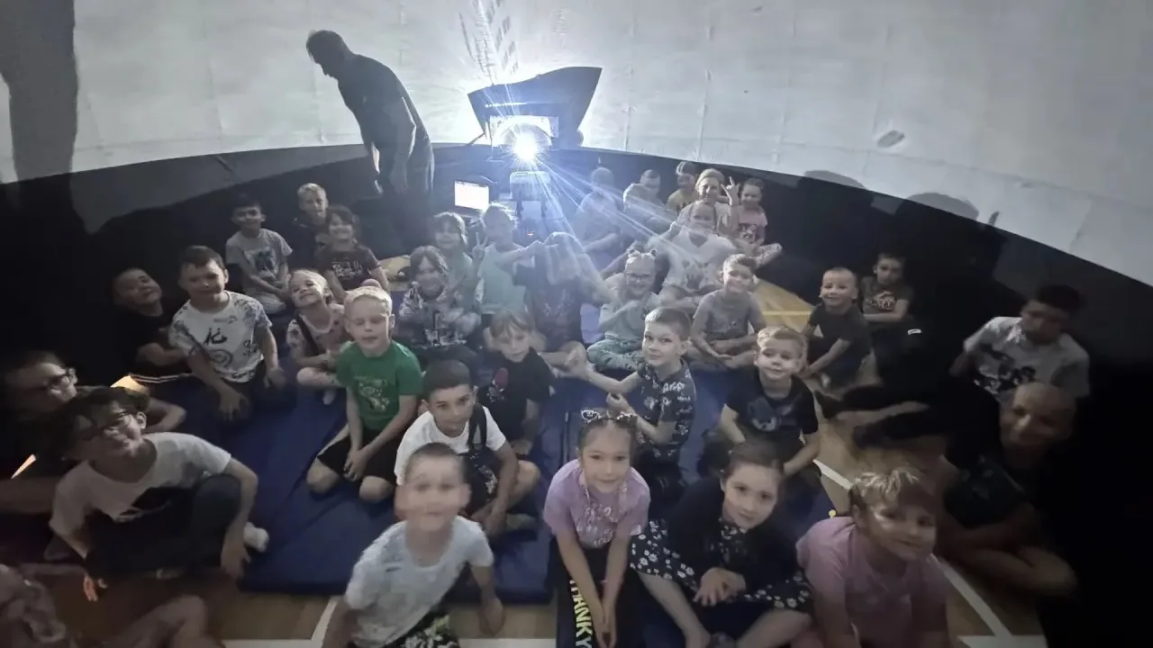 К нам в гости заглянул передвижной планетарий, и это было просто невероятно! Мы отправи...