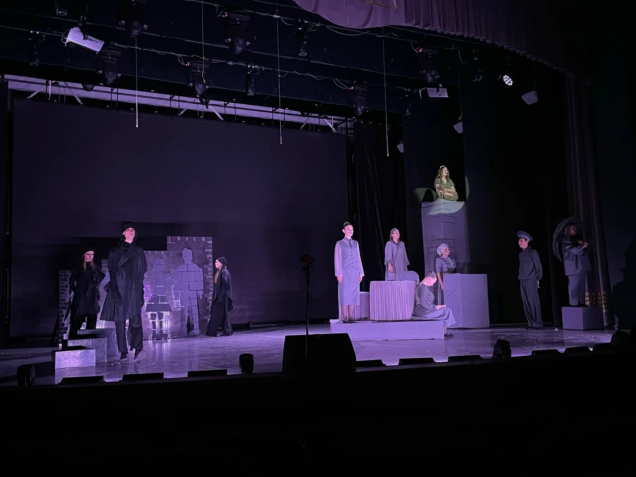 ОДИН ДЕНЬ С ТЕАТРОМ 🎭   Театральная студия «Шум за сценой» большим коллективом приняла участие в Меж