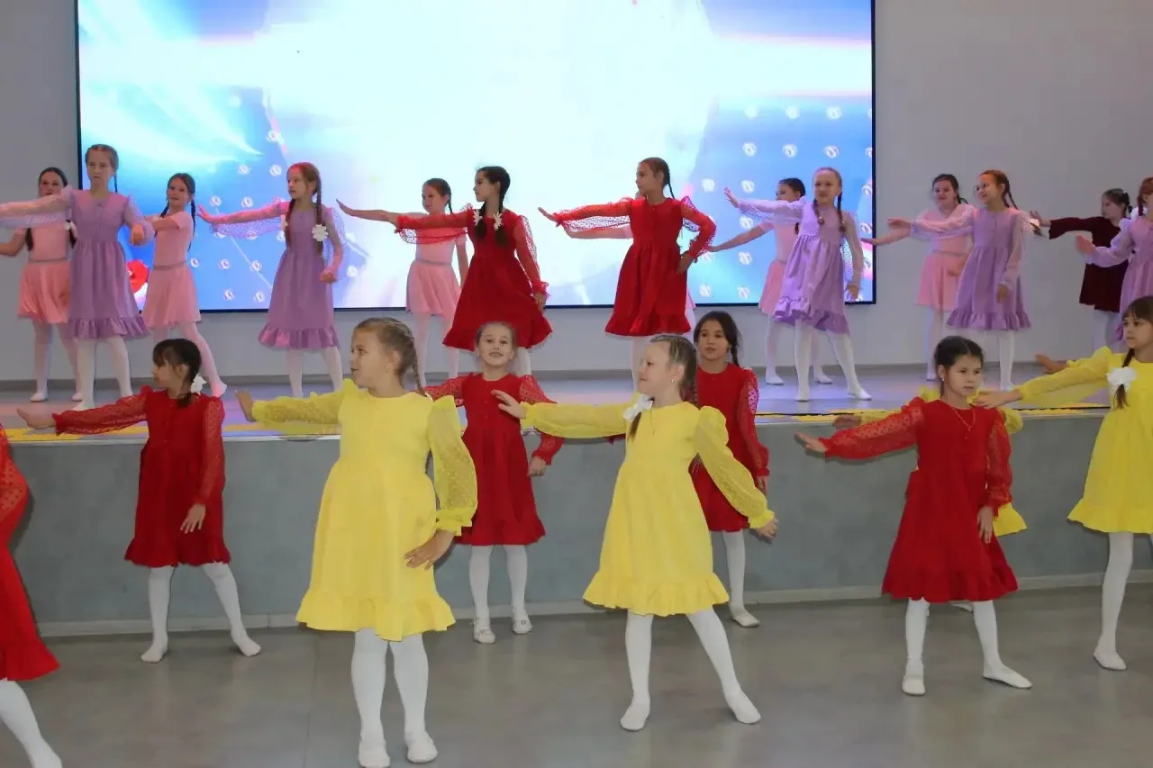 👩‍🏫 День учителя — это добрый и светлый праздник тех, кто открывает для детей мир зна...