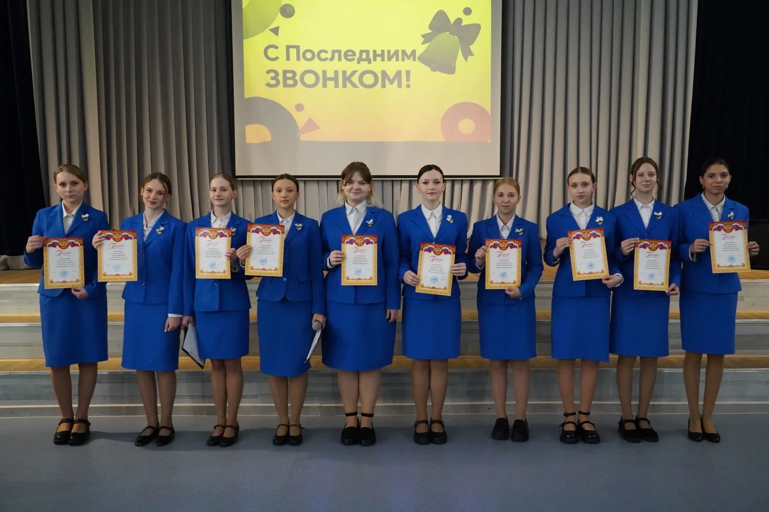 🎓 Сегодня особенный день для наших выпускниц 9-х классов. Для них прозвенел Последний ...