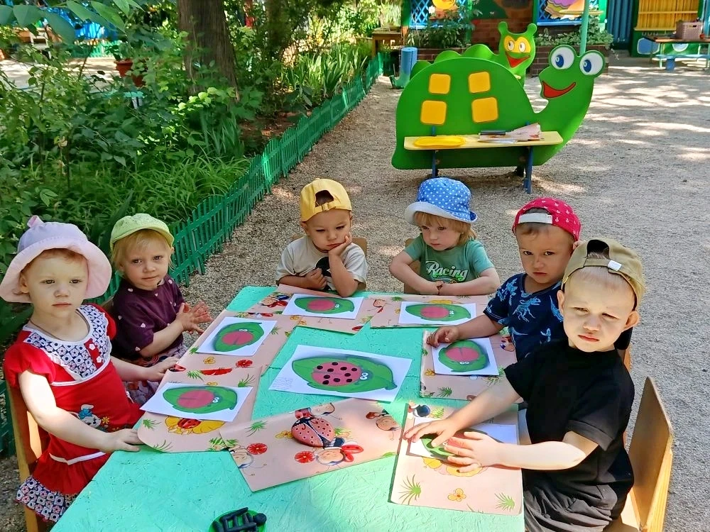 ✨Творческая мастерская в группе «Кроха» в самом разгаре! 

Наши малыши делали божьих коровок. Они ст