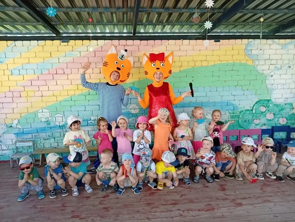 На этой неделе ребята младшей группы отметили, аж три Дня Рождения!!! Влад, Миша и Лиза...