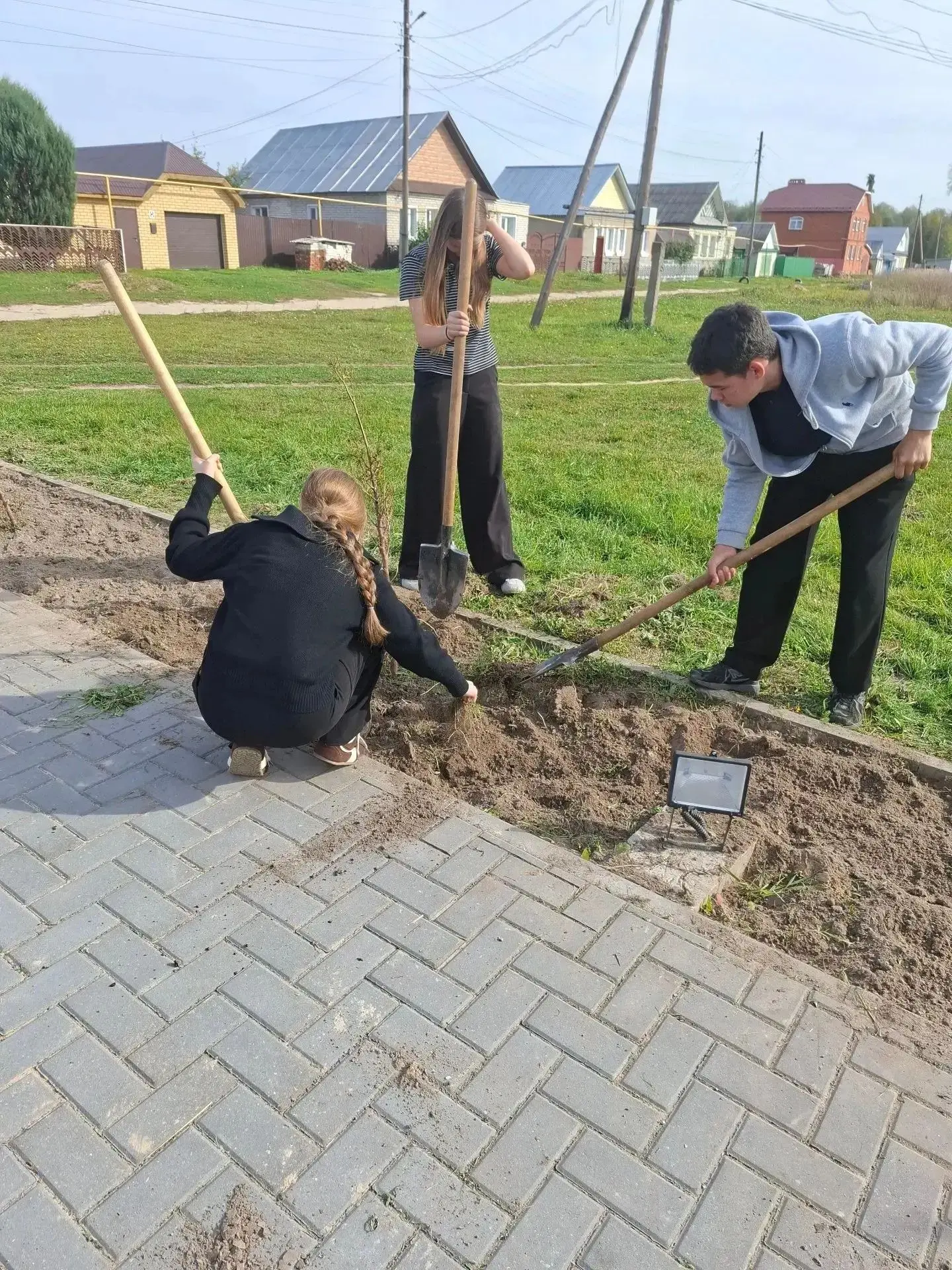 Школьники-волонтёры приняли участие в акции «Обелиск»