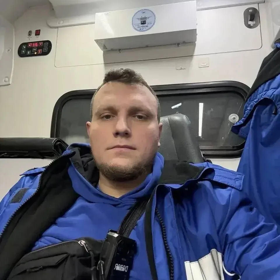 Сегодня рабочий день у старшего врача Гатчинской подстанции скорой помощи Александра Ша...