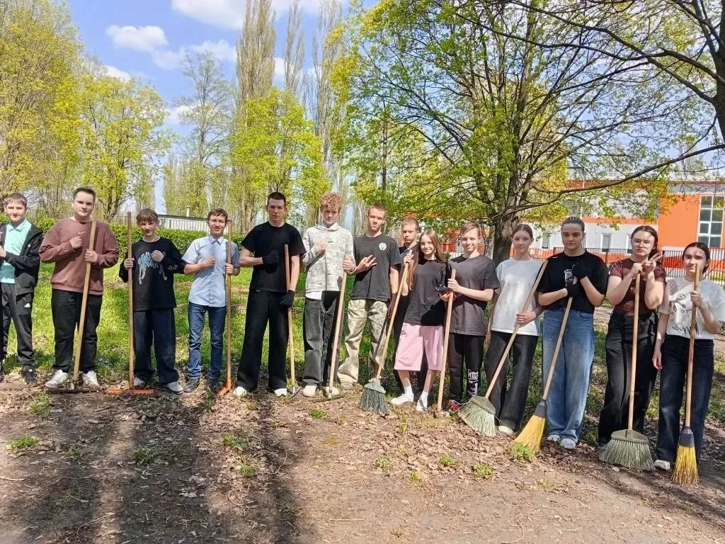 Майский субботник 7 Б класса #уборкашкольнойтерриритории_школа14 #субботник_школа14
