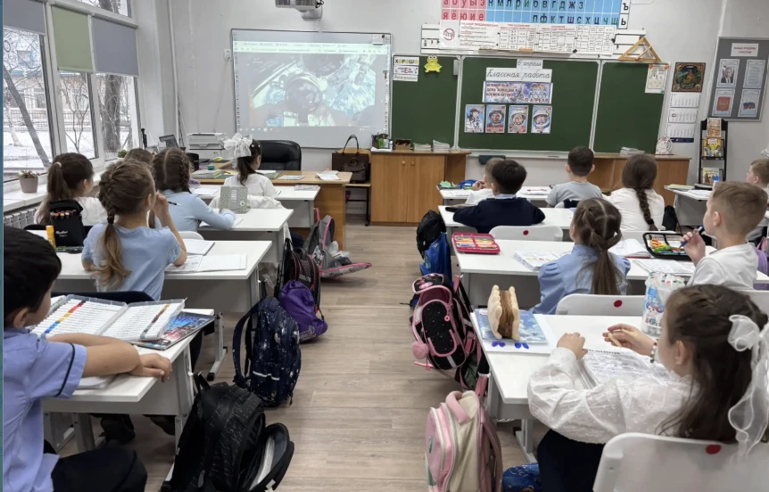 Космос начинается в первом классе! Вся неделя посвящена космосу!  В преддверии Дня космонавтики наши