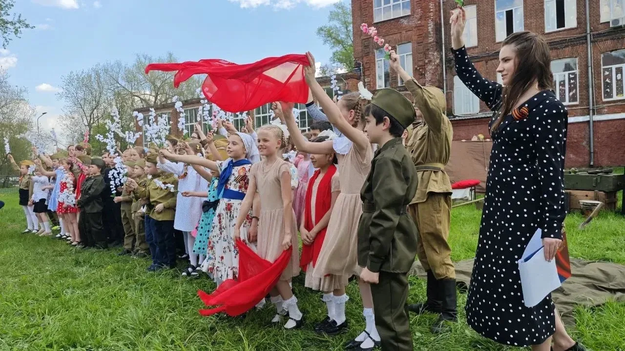 В школе №1 им. Героя РФ Л.И. Шулайкиной состоялось торжественное мероприятие «Победный май». В нем п