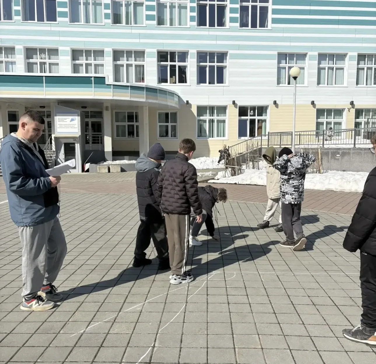 🏕️ Каникулярная неделя: активная подготовка к «Зарнице»!  Во время каникулярной недели наши ребята н