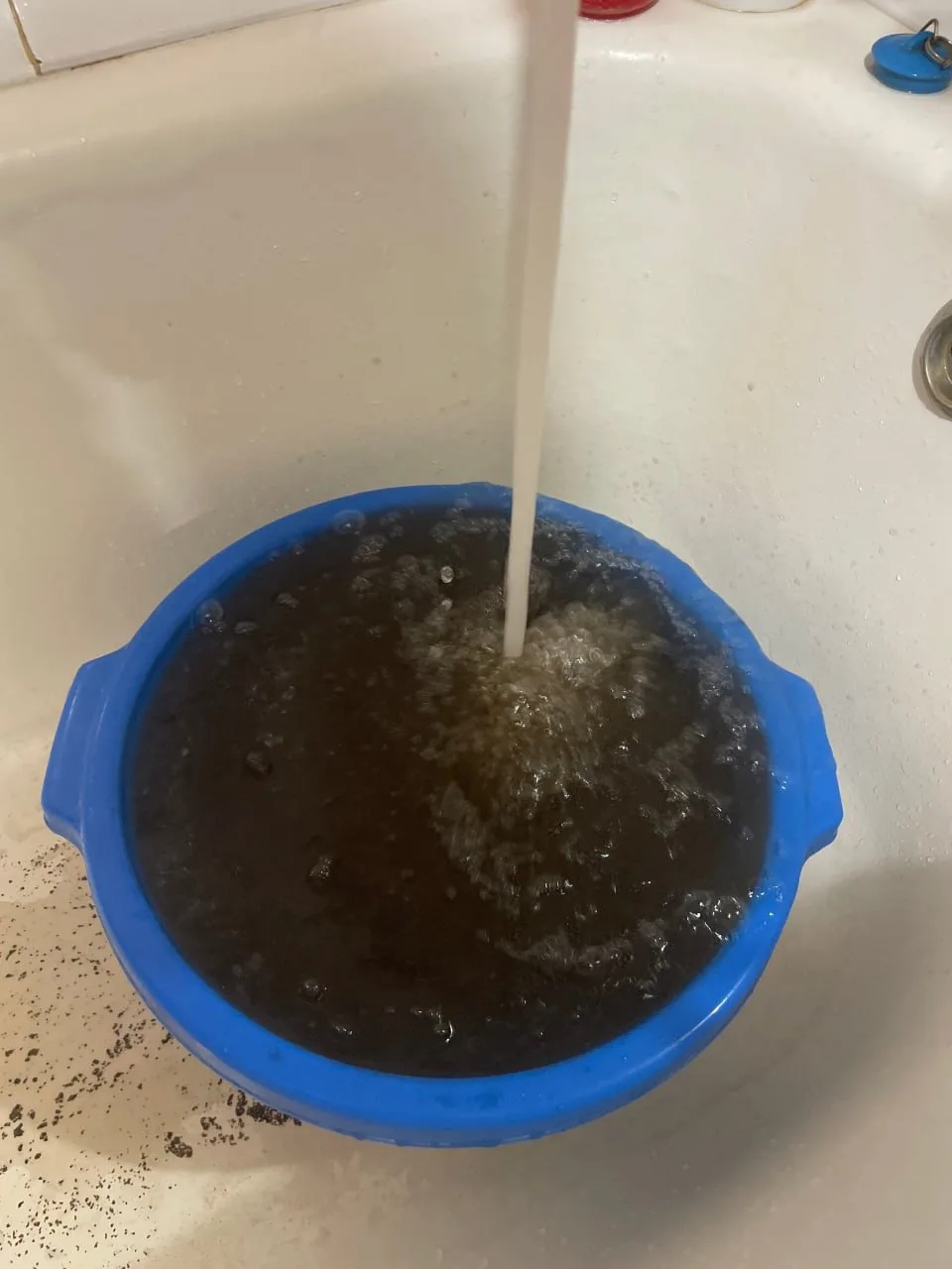Жительница дома на Луначарского, 12 — о горячей воде и платежах