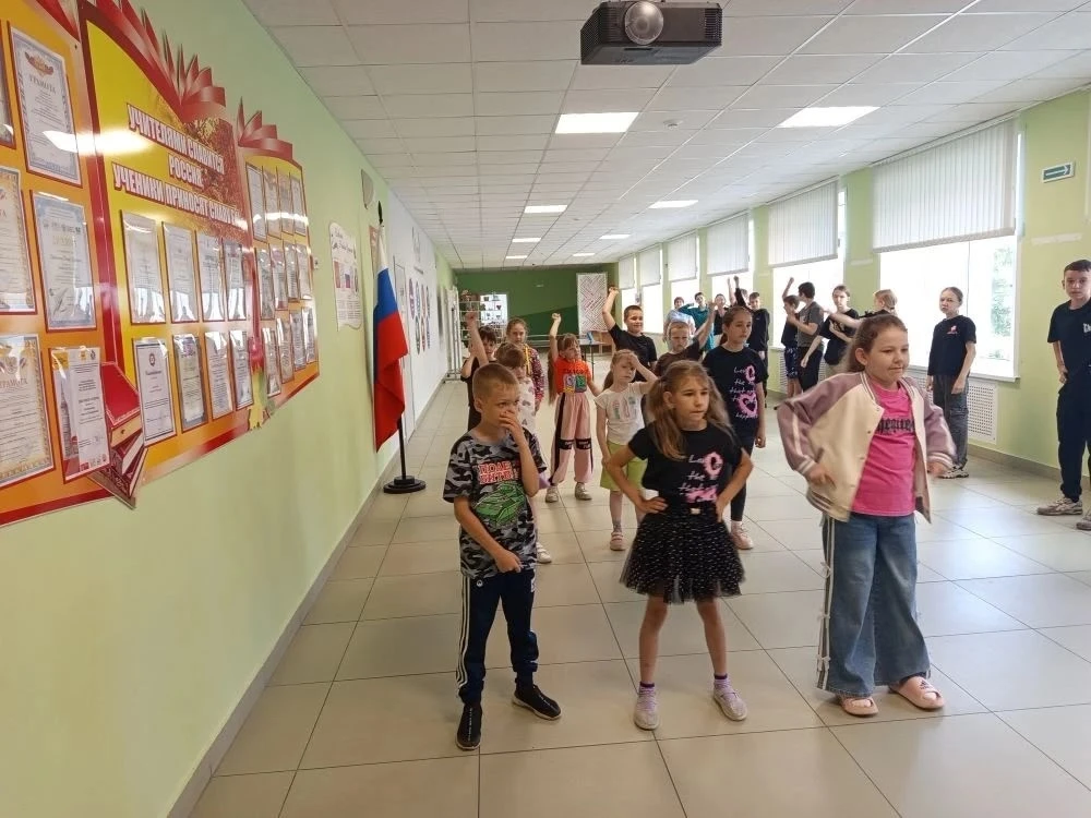 Утренняя зарядка — запускаем позитив на полную!

День стартовал с бодрой зарядки — так мы настроилис