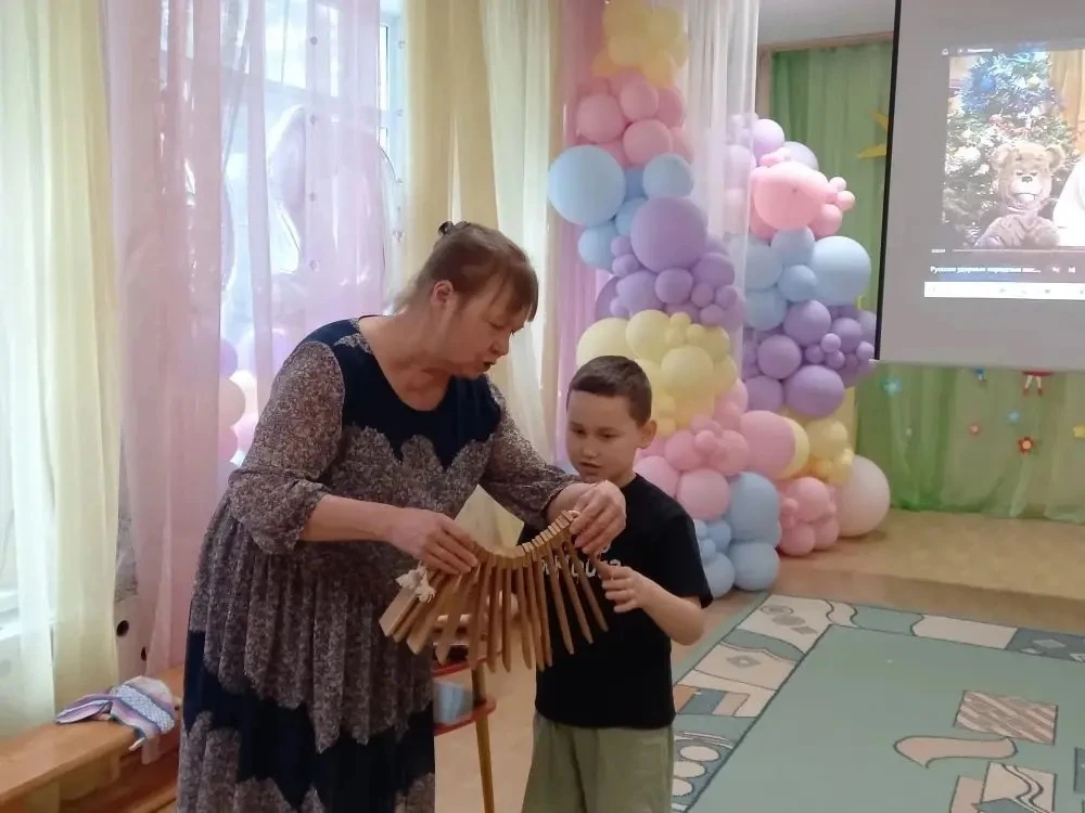 🎵 Воспитанники подготовительной группы "Смешарики"совершили увлекательное путешествие в мир народно