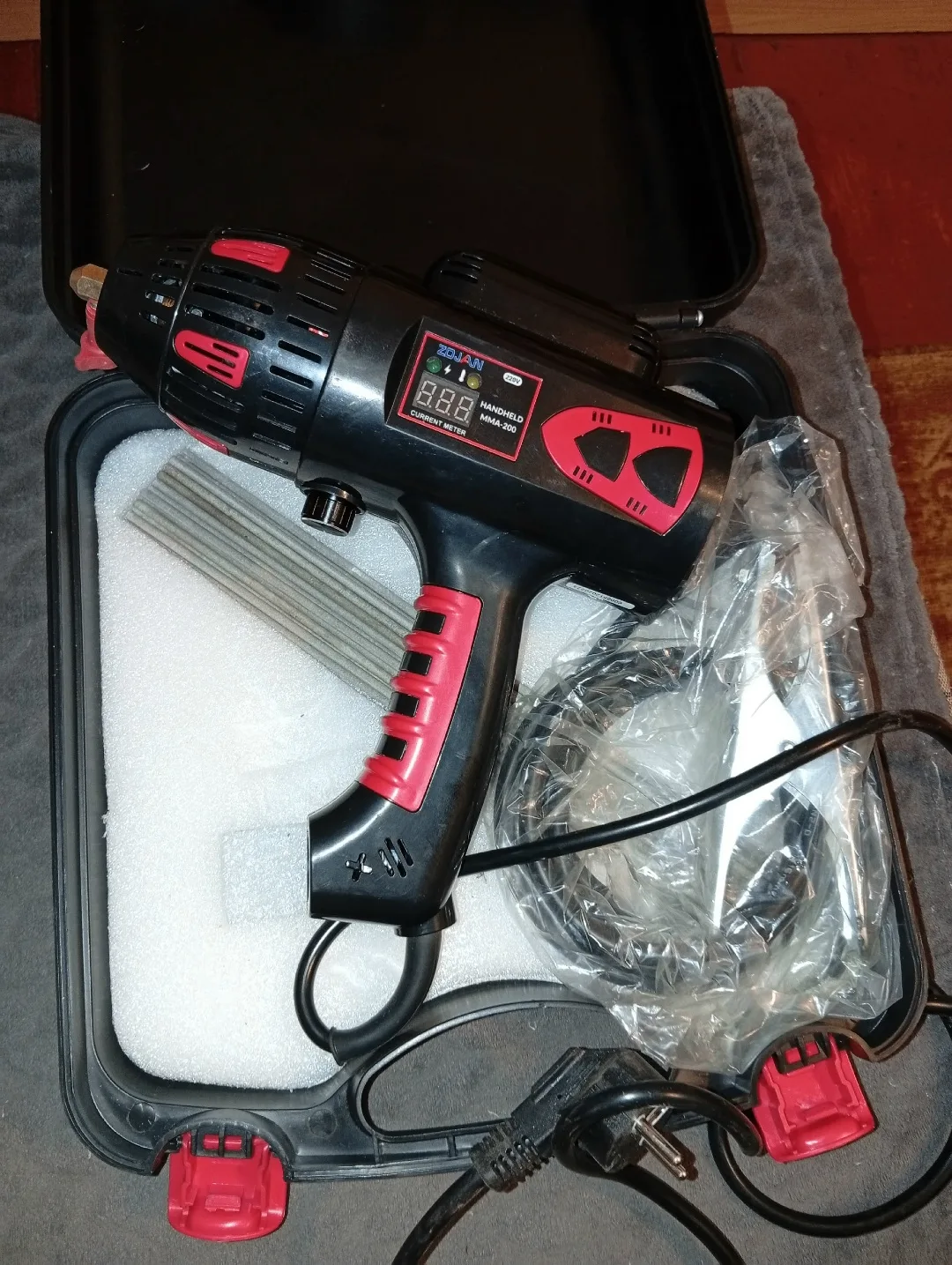 Продам сварочный аппарат ZOJAN HANDHELD MMA-200
