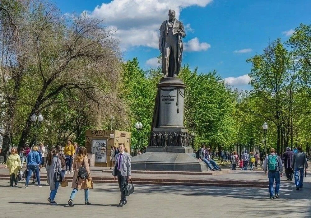 Идем на бесплатную экскурсию "Многоликая Мясницкая. Тут каждый дом – поэма"🚶 🏛